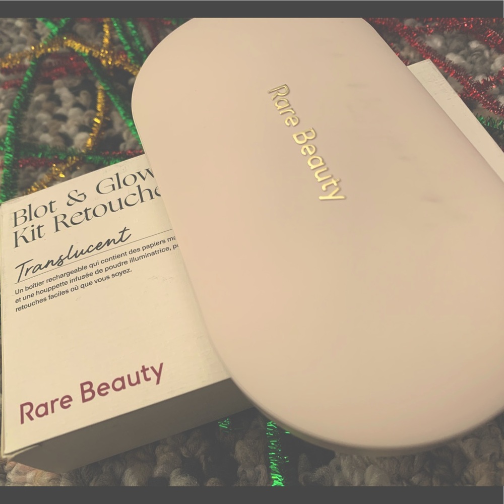 Never opened RARE BEAUTY blot and glow touch-up